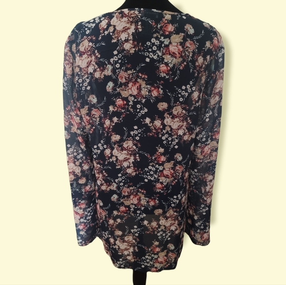 About A Girl Semi Sheer Boho Top Crocheted Lace Front and Hem Size Medium - Picture 4 of 5